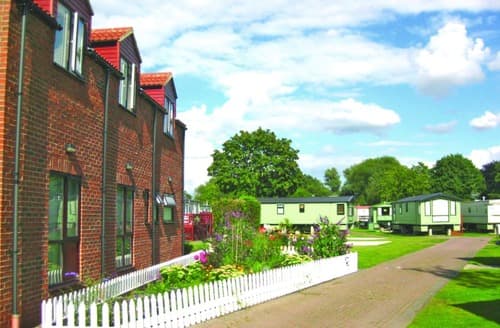 Weir Side Apartment