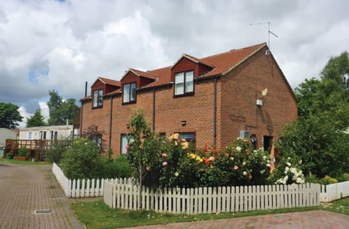 Weir Side Apartment