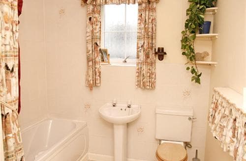 Droskyn Castle 9 bathroom