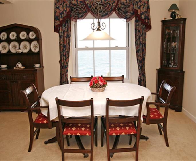 Droskyn castle 9 dining