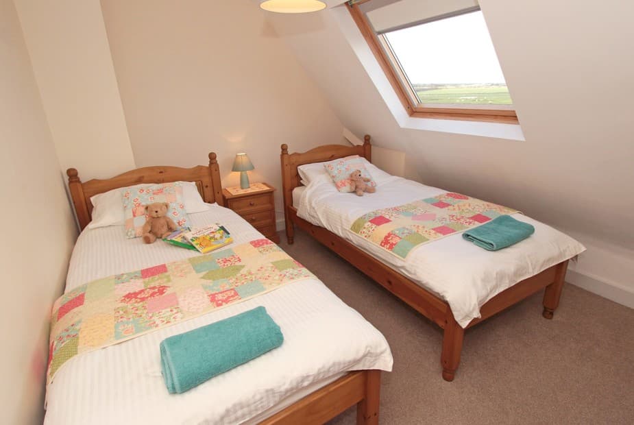 Twin bedroom