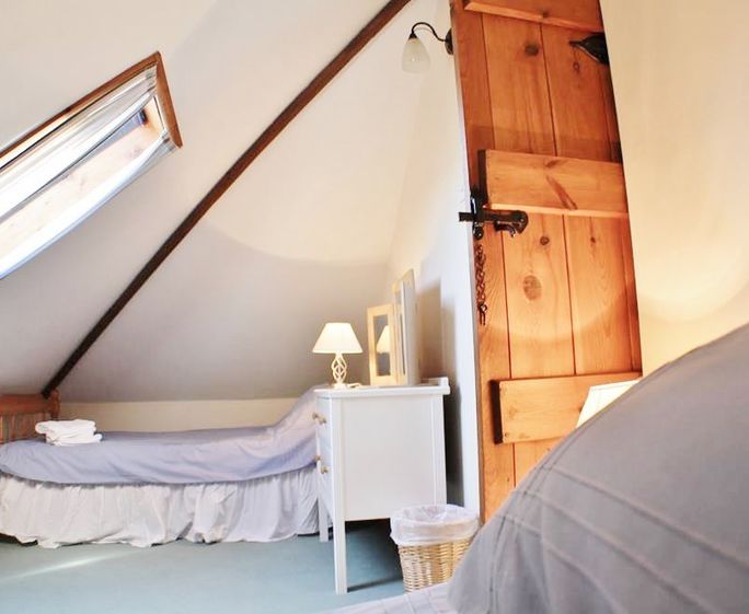 Perfectly charming twin bedroom