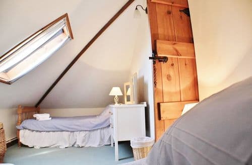 Perfectly charming twin bedroom