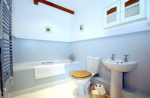 Family bathroom at The Hop House