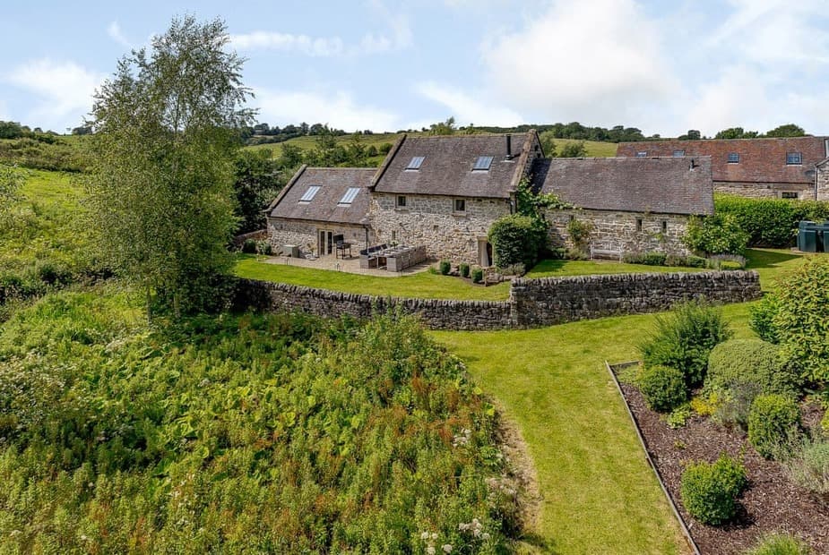 Stunning Grade II listed, detached stone barn conversion | Waterside Barn, Bradbourne, near Ashbourne - Waterside Barn