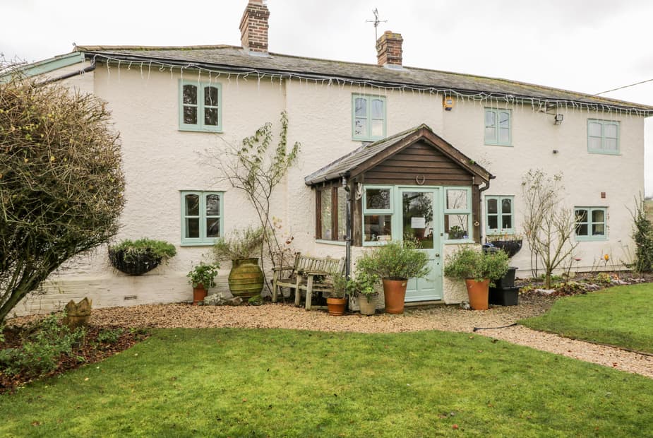 Larkwhistle Cottage, Pewsey, Wiltshire Last Minute Cottages