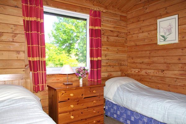 Twin bedroom
