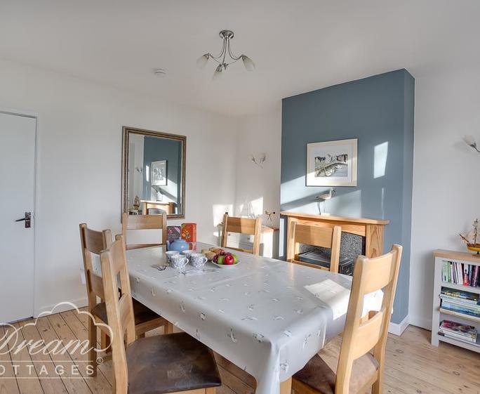 Dream Cottages - Sandsfoot House 1217 -1011