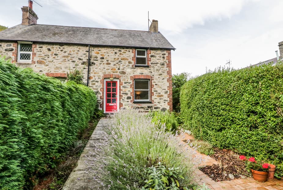 2 Brookside, Penmaenmawr, North Wales & Snowdonia Last Minute Cottages