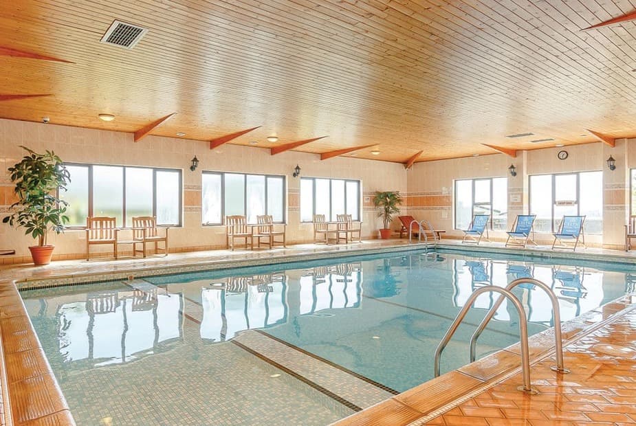 Indoor pool | Meadow House Holiday Park, Summerhill, Amroth