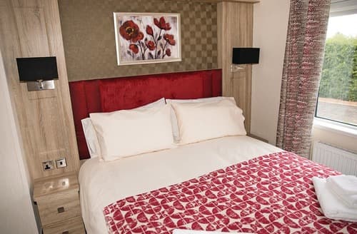 Red Robin Lodge | Longmead Country Escapes, Cheddar, Nr Wells