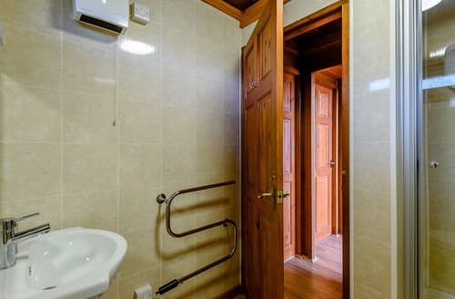 Mountain Lodge | Penllwyn Lodges, Garthmyl, Montgomery