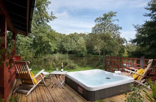 Signature Lodge with Hot Tub | Otterfalls, Upottery, Honiton