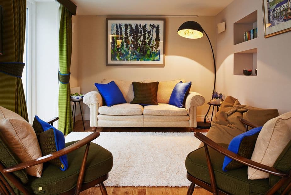 1 of 3 sitting rooms