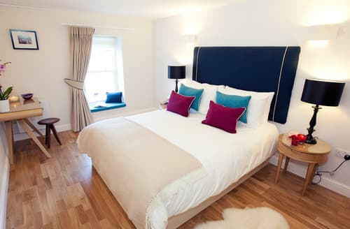 Crisp cotton sheets, soft squiggy duvet...zzz