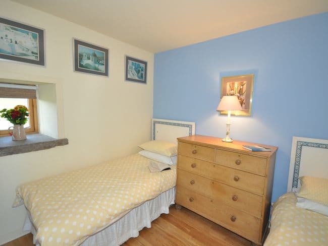 Twin bedroom