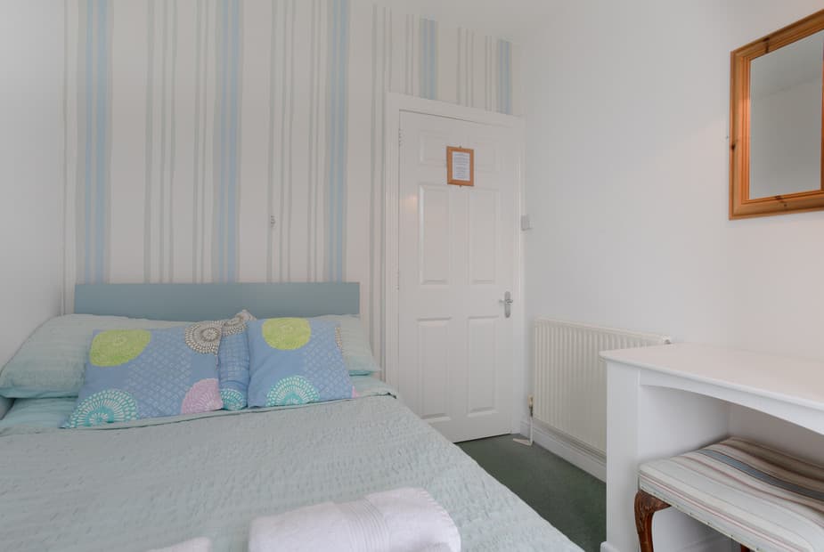 The small 4' bedroom