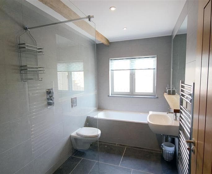 Family bathroom WC