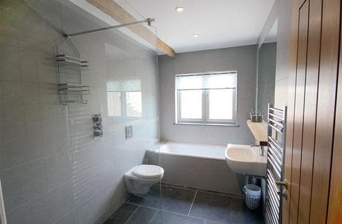 Family bathroom WC
