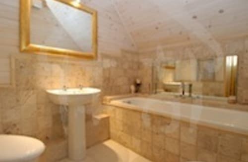 Last Minute Cottages - Syndale Lodge