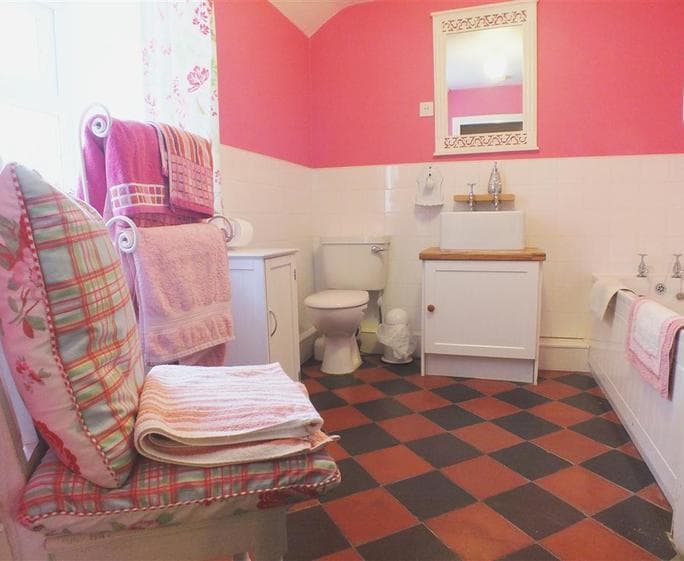 2108-7-bathroom