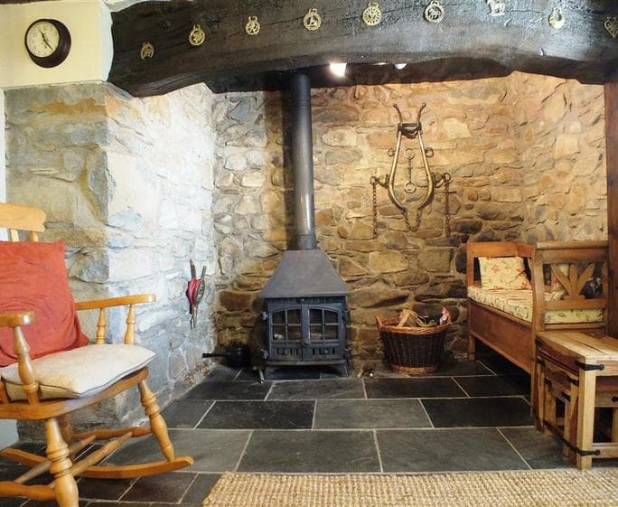 2108-1-Sime-fawr-inglenook-snug