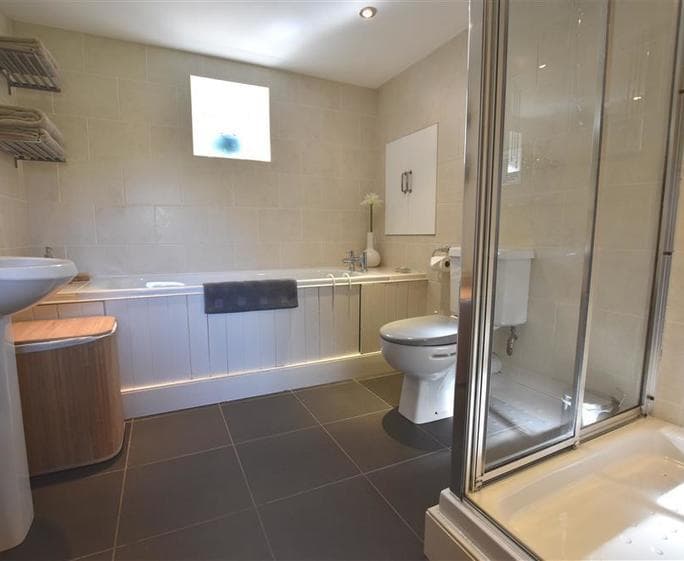 2238-7-family bathroom