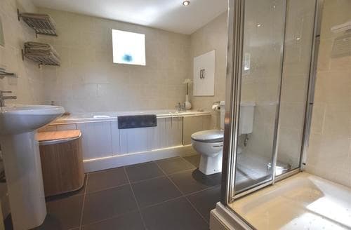 2238-7-family bathroom