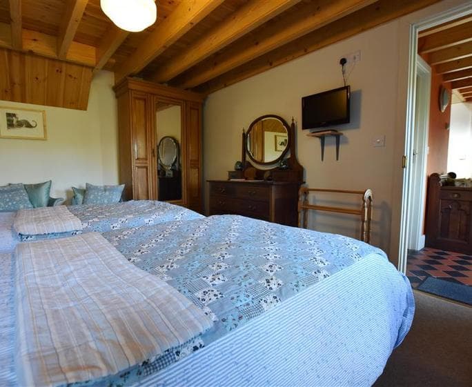 2238-6-Twin bedroom (3)