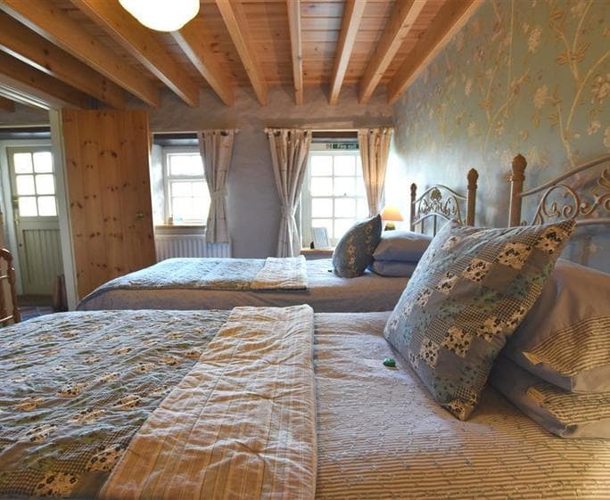 2238-6-Twin bedroom (2)