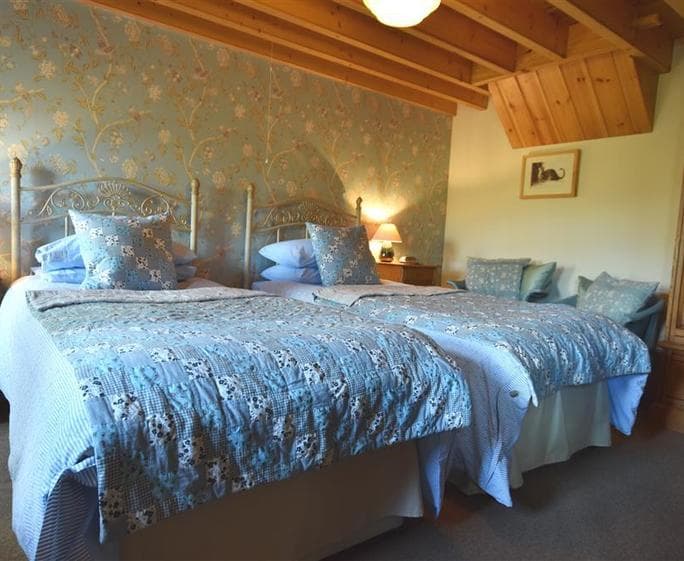 2238-6-Twin bedroom (1)