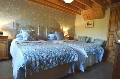 2238-6-Twin bedroom (1)