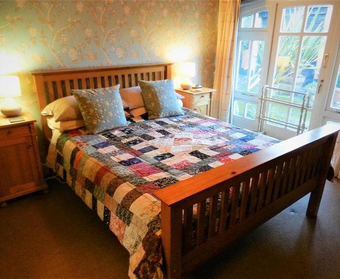 2238-5-Master bedroom king (3)