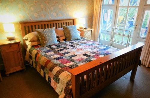 2238-5-Master bedroom king (3)