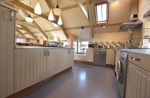 2238-3-kitchen at Beudy Bendigaid (2)