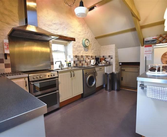 2238-3-kitchen at Beudy Bendigaid (1)