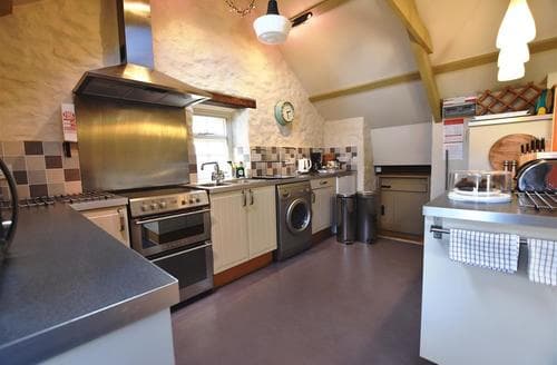 2238-3-kitchen at Beudy Bendigaid (1)