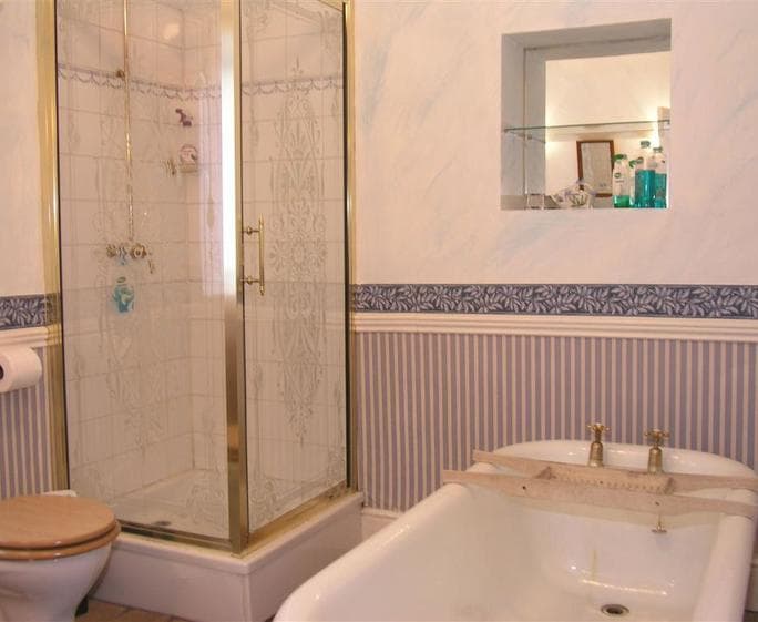 ROSEMARY BATHROOM BIG