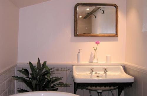 CHERRY TREE BATHROOM 5 