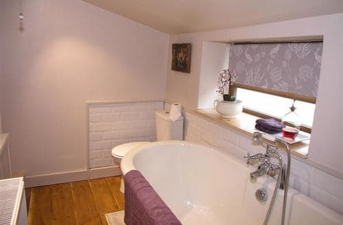 CHERRY TREE BATHROOM 7 