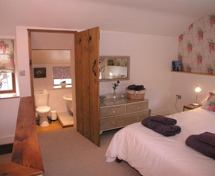 CHERRY TREE BEDROOM 8