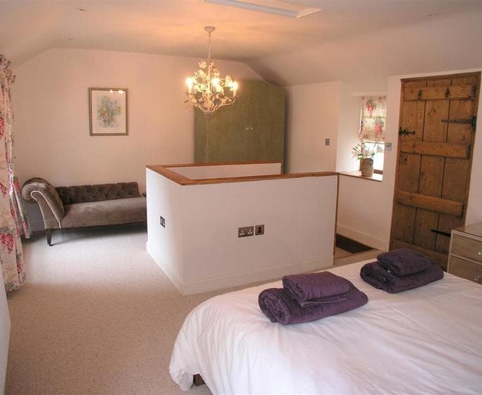 CHERRY TREE BEDROOM 2 
