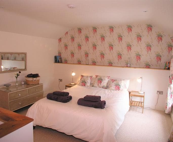 CHERRY TREE BEDROOM 