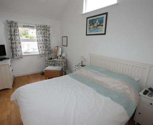 Rear kingsize bedroom