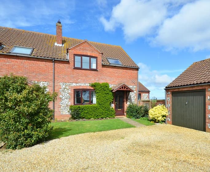 Ivy Cottage, Stanhoe, Norfolk Last Minute Cottages