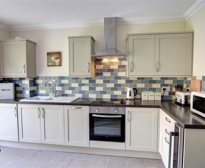 EK721 - Kitchen -view 2