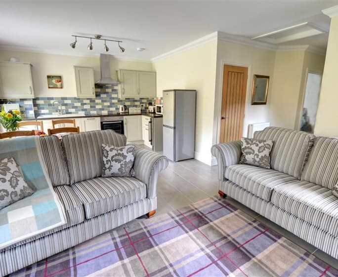EK72  -  Sitting Room - view 2