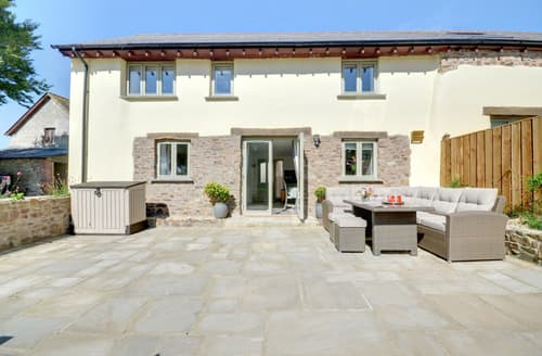 Outside you have your own private patio with barbecue, comfortable seating and large table 