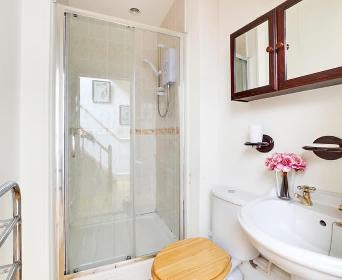 Separate shower room