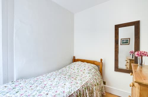 The cosy single bedroom 